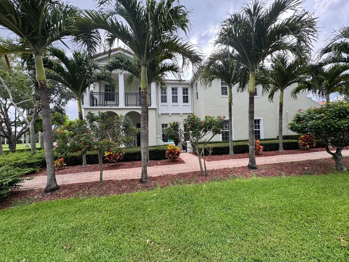 Foto principal - 8209 NW 8th Way