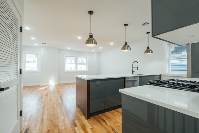 Photo - 88 Hollywood Ave (East Orange, NJ) Townhome