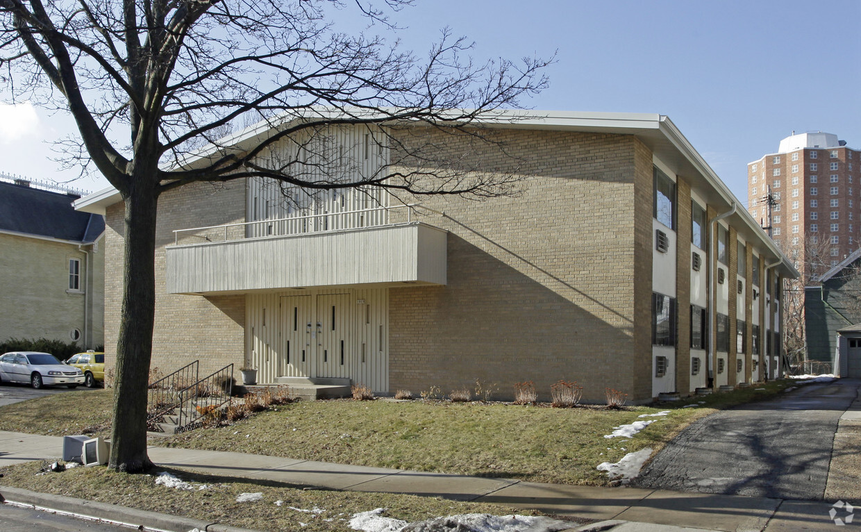 Building Photo - 1919 N Cambridge Ave