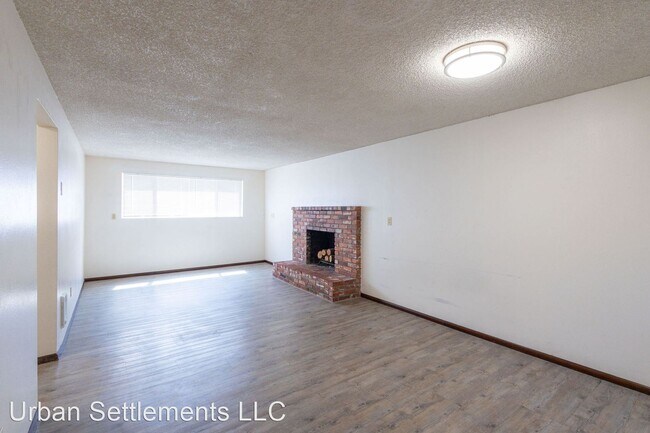 Building Photo - 2 br, 1 bath House - 1242 2nd Street