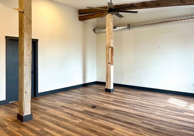 Living Room Unfurnished - 101 W Broadway St