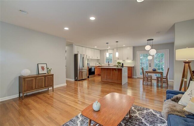 Foto del edificio - 2043 Arlington Ave NE