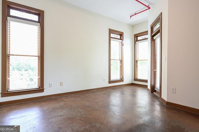 Building Photo - 250 Martha Dr