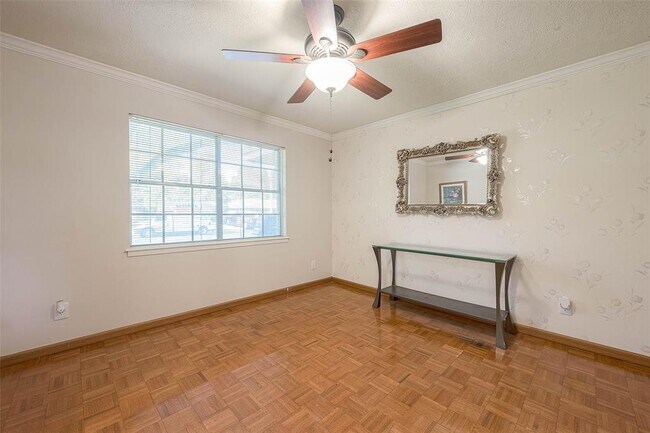 Building Photo - 1503 Miles St
