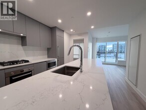 Building Photo - 7977 Lansdowne Rd