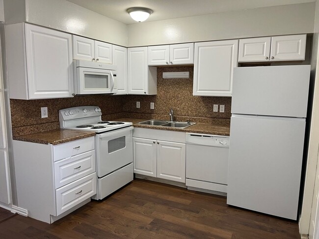 Foto del edificio - Timber Cove Townhomes