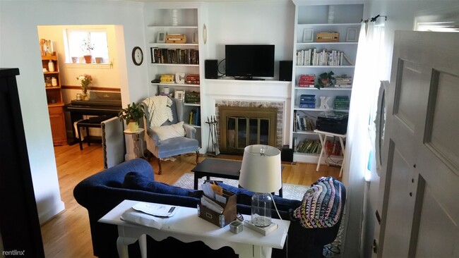 Foto del edificio - 2 br, 2 bath House - 7305 15th Ave
