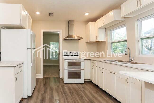 Foto del edificio - 808 Westbrook Rd