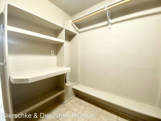 Building Photo - 4 br, 1 bath House - 2214 W Ave L