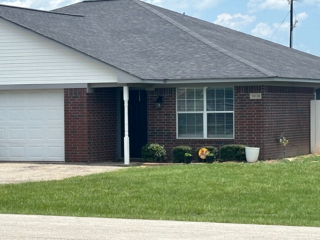 16130 Rolling Meadows Dr Unit 16130, Lindale, TX 75771 Room for Rent