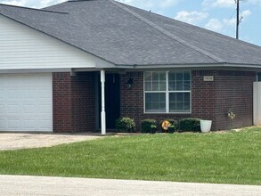 Building Photo - 16130 Rolling Meadows Dr