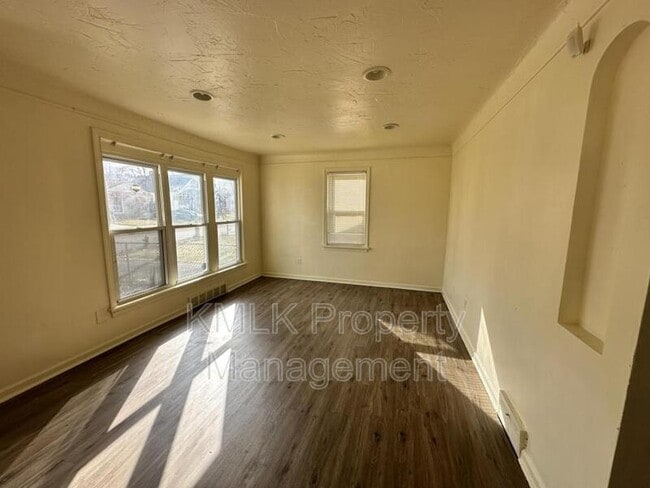 Building Photo - 4412 E 156th St