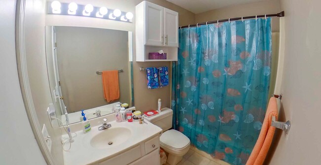 Building Photo - 3D Tour Available-Fenced-in Yard + Storage...