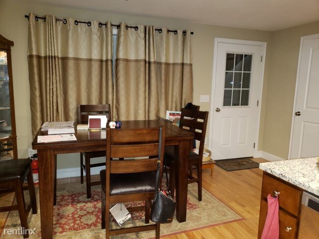 Foto del edificio - 2 br, 1.5 bath Apartment - 20 Cardigan Court