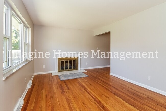 Building Photo - Split Level in Popular Anderson Township!!!!