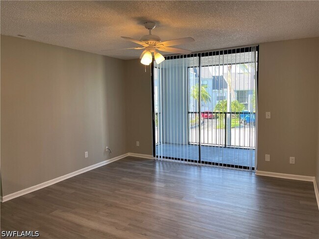 Foto del edificio - 13555 Eagle Ridge Dr
