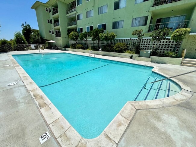 Foto del edificio - Spacious 2 bed 2 bath gated home in Monter...