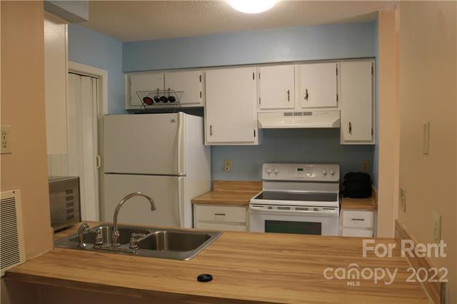 Foto del edificio - 11011 Harrowfield Rd
