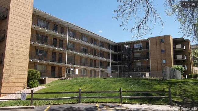 Foto del edificio - 800 W Belleview Ave