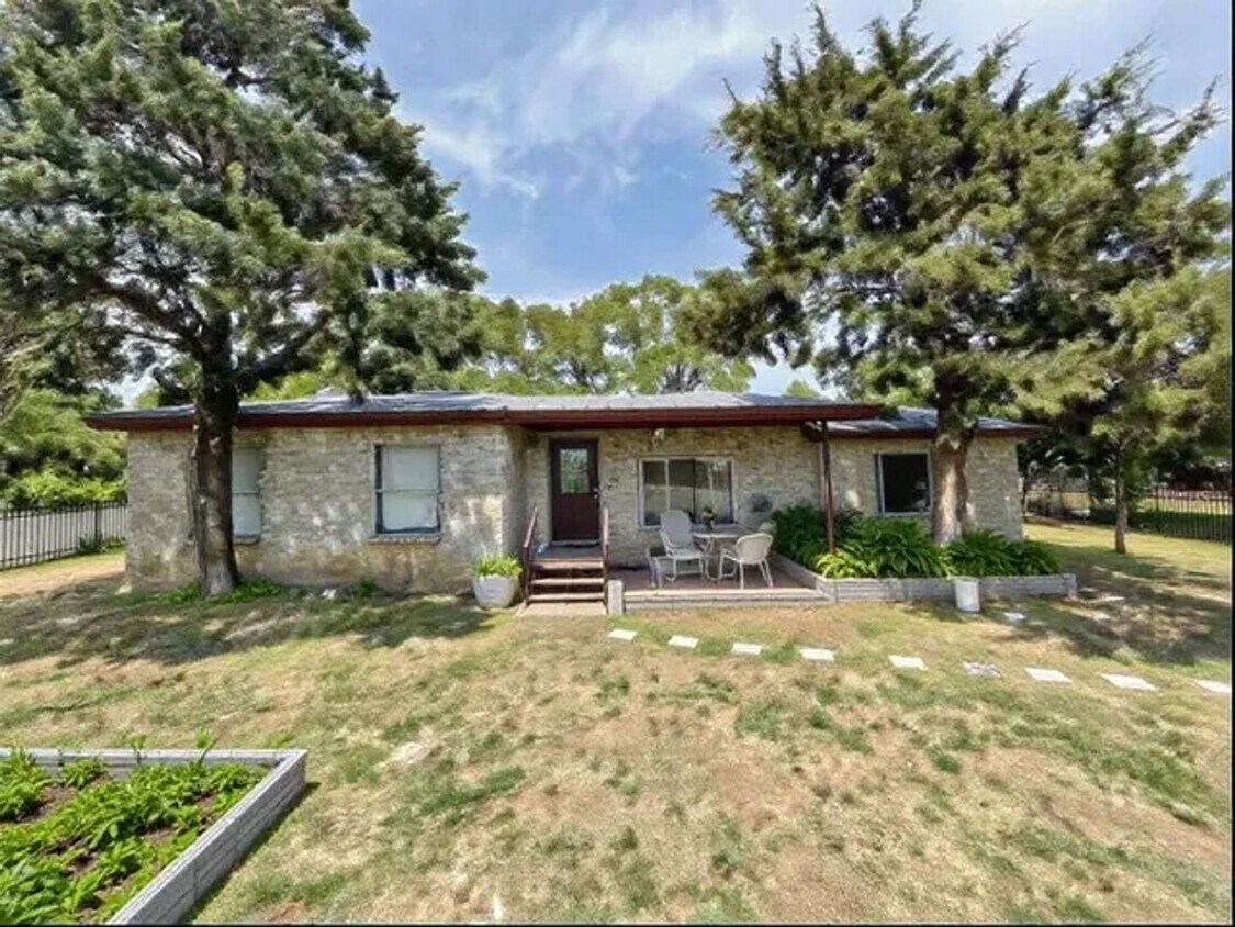 Foto del edificio - Charming Studio Unit for Lease – Cozy Living in Whitney, TX