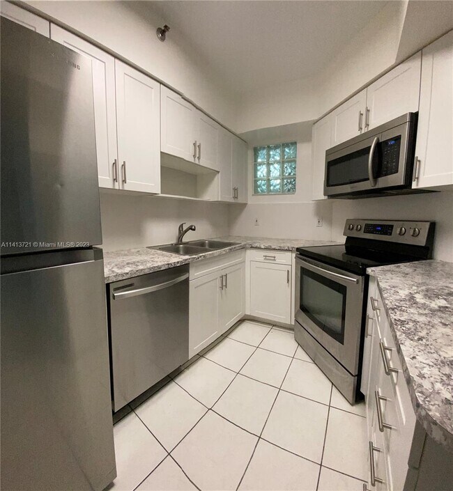 Building Photo - 9156 Collins Ave