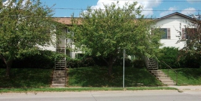 Building Photo - 206 W Benton St