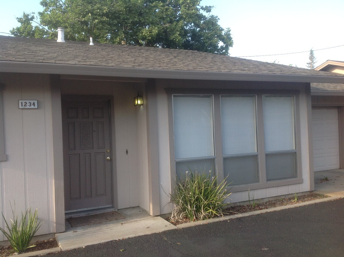 Primary Photo - 1234 N Palm St