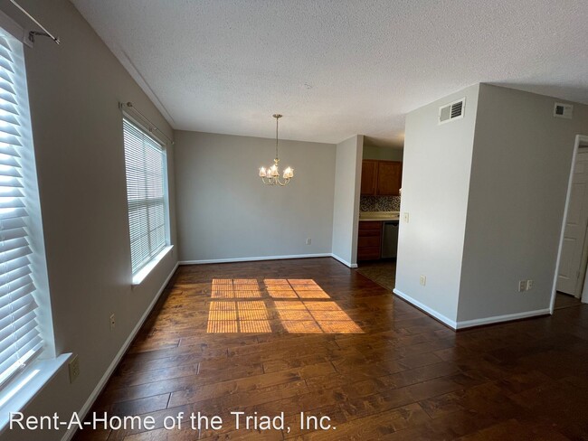 Foto del edificio - 2 br, 2 bath House - 11 Meadowood Glen Way...