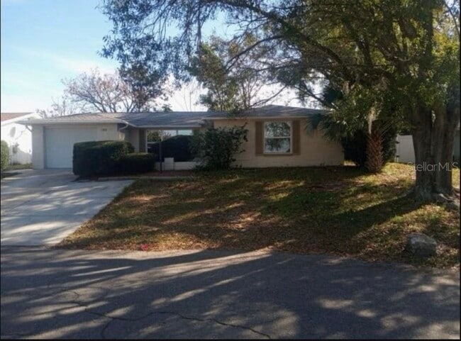 Building Photo - 11010 Tamarix Ave