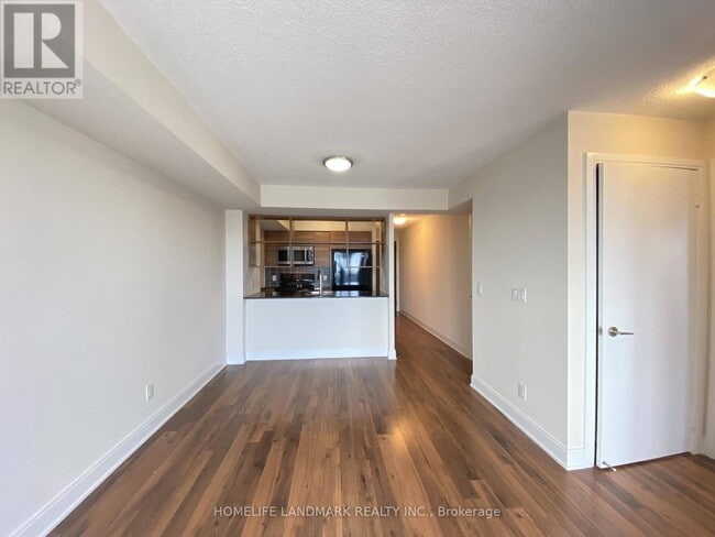 Building Photo - 135 Village Green Square