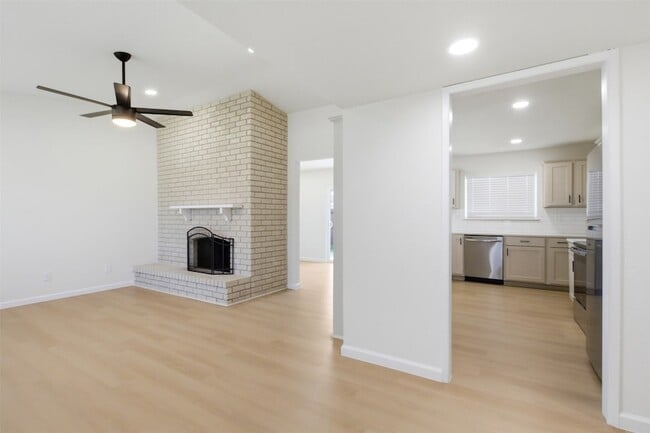 Building Photo - 5633 Truitt St