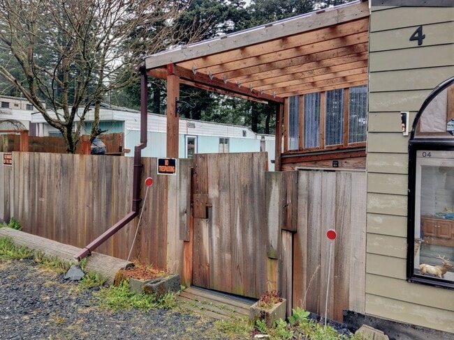 Building Photo - 353 Benny Benson Dr