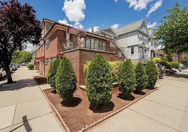 Building Photo - 153 Avenue B
