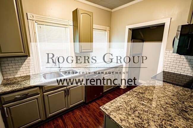 Building Photo - 260 Charles St