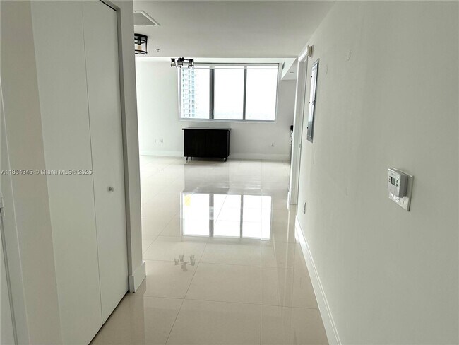Foto del edificio - 92 SW 3rd St