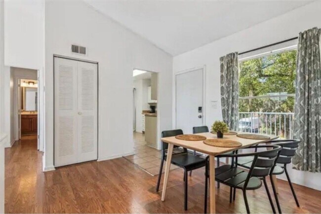 Foto del edificio - 2564 Woodgate Blvd