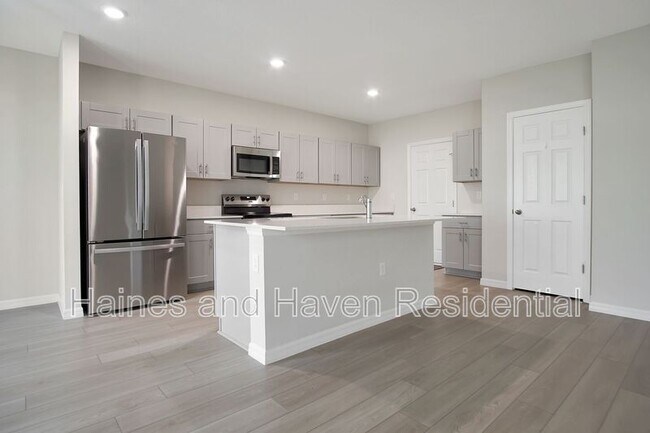 Foto del edificio - 3889 Geranium Ave