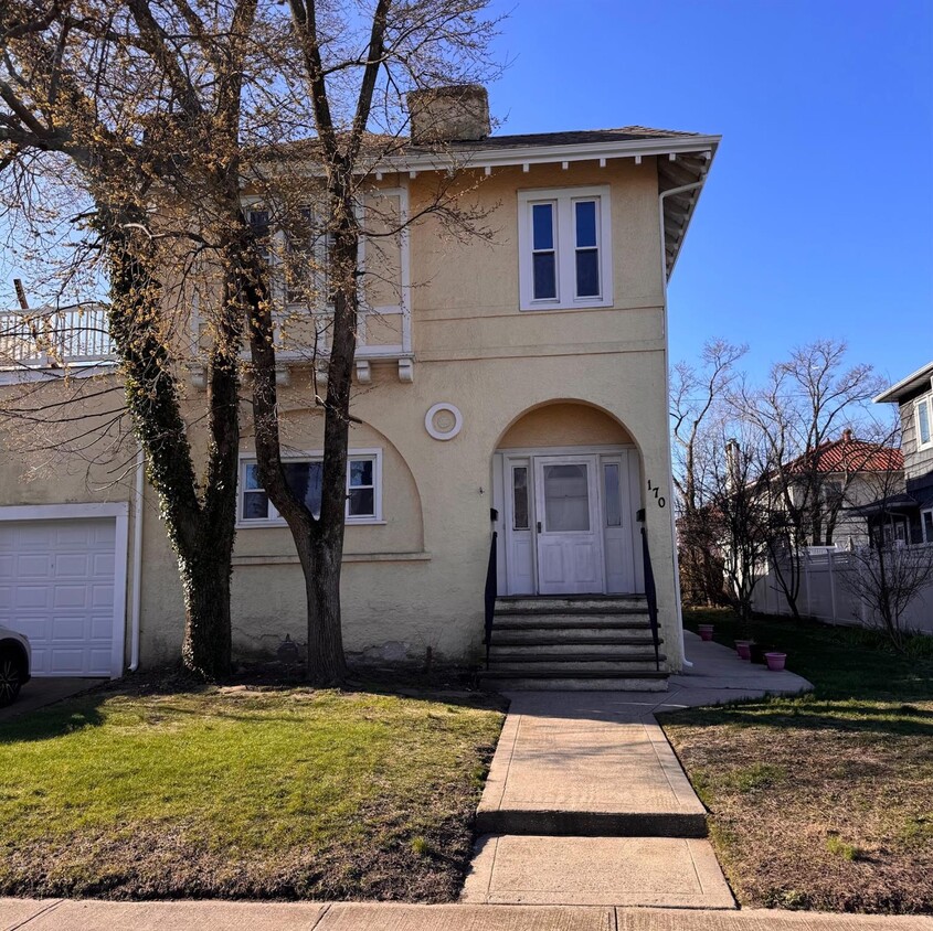 Primary Photo - 170 E Olive St