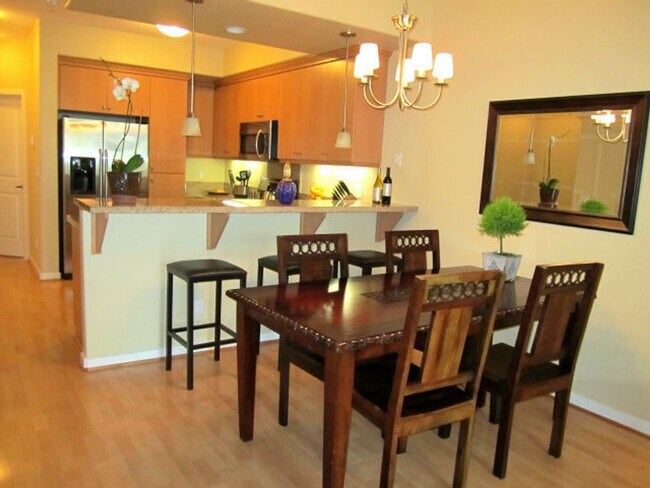 Foto del edificio - Beautiful 3 bedroom, 3 bath Condo in prime...