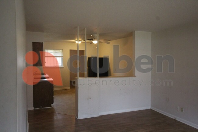 Building Photo - 2 bed duplex off Bonny Oaks - Housing Vouc...