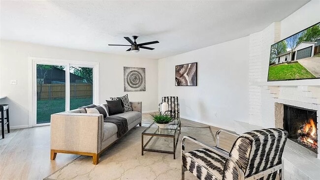 Building Photo - 7302 Hedge Dr