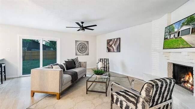 Foto del edificio - 7302 Hedge Dr