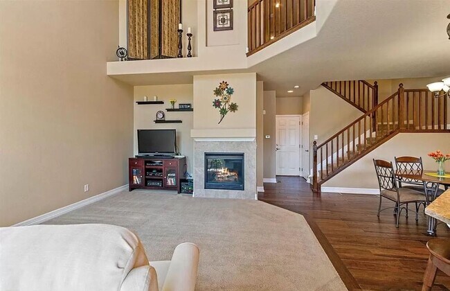 Building Photo - Stunning 3-Bed 3 Bath Townhouse in Broomfi...