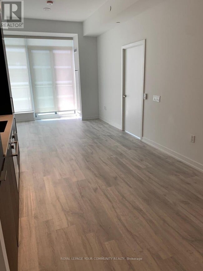 Building Photo - 7-3007 Golden Lion Heights