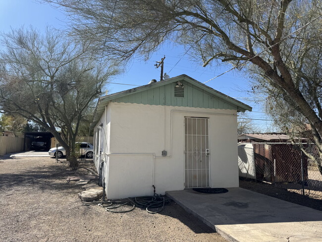 Foto del edificio - 1 bed 1 bath Casita in south Central Tucson