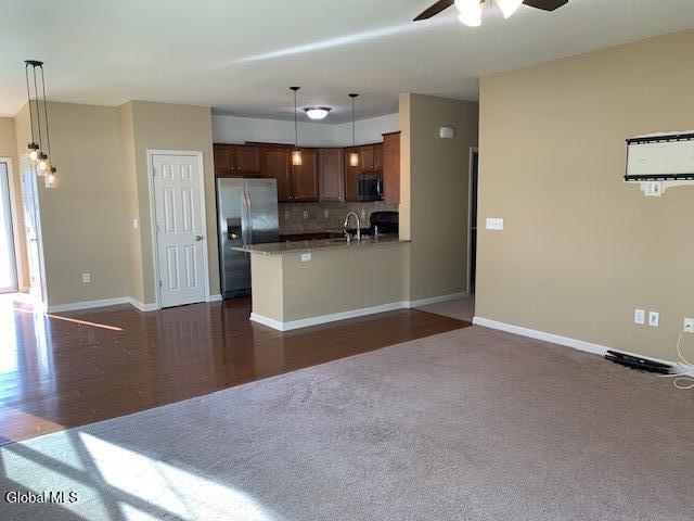 Foto del edificio - 43 Stacey Ct