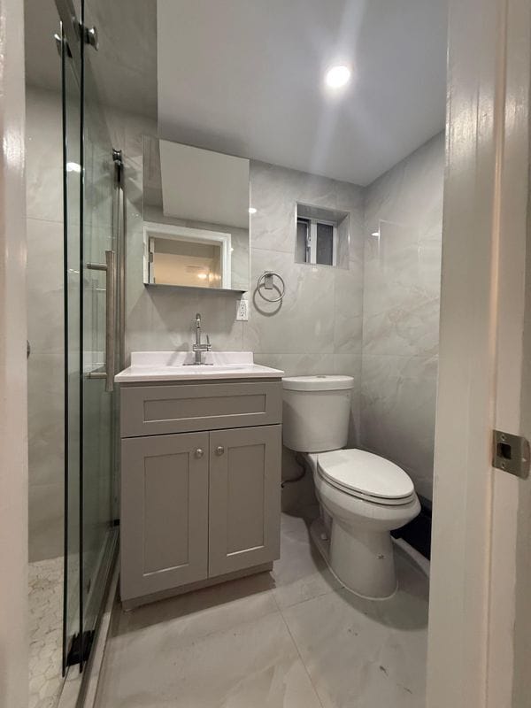 Building Photo - 251 E 46th St