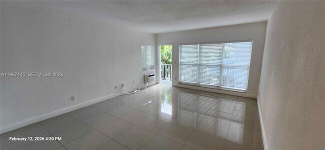 Foto del edificio - 9800 E Bay Harbor Dr