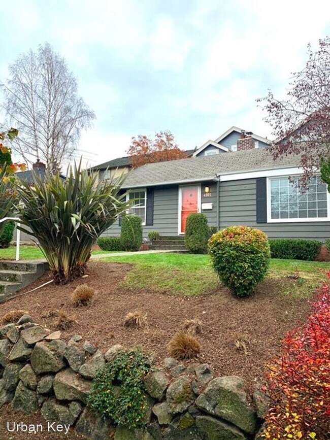 Building Photo - 2 br, 1 bath House - 4507 40th Ave SW