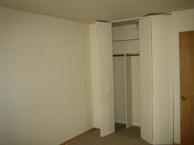 Building Photo - 5615 N Mozart St